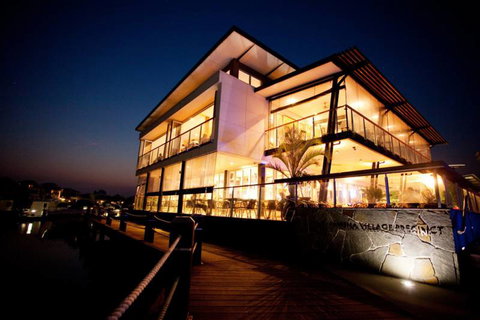 Coomera Waters Tavern - Northern Rivers Accommodation 2