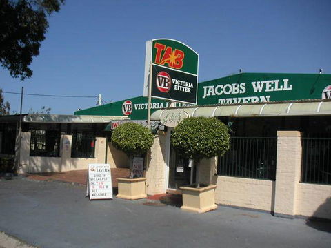Jacobs Well Bayside Tavern - Northern Rivers Accommodation 0