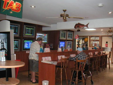Jacobs Well Bayside Tavern - Northern Rivers Accommodation 2