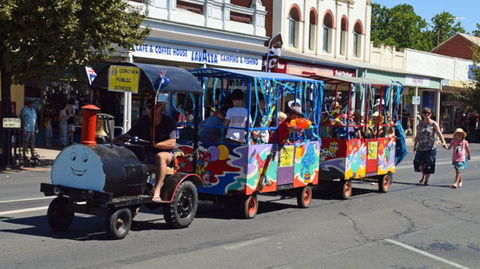 Corowa Rotary Federation Festival Parade - Northern Rivers Accommodation 1