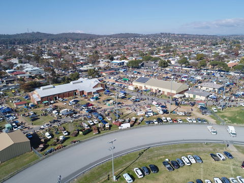 Wagga Swap Meet Run By  Classic And Historic Automobile Club Of Australia - Wagga Wagga Region - Northern Rivers Accommodation 0