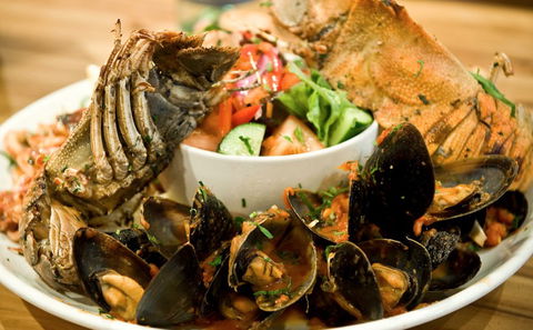 Nikos Restaurant Bar - Northern Rivers Accommodation 2