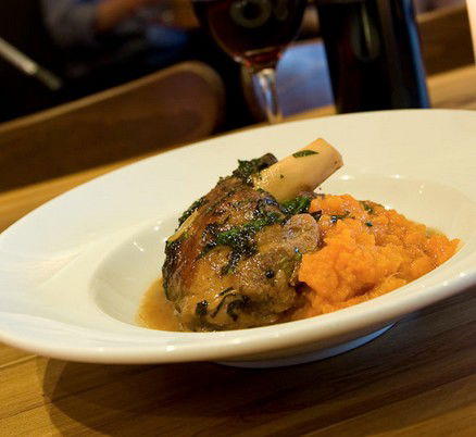 Nikos Restaurant Bar - Northern Rivers Accommodation 5