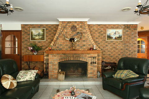 Chalet Swisse Spa - Northern Rivers Accommodation 5