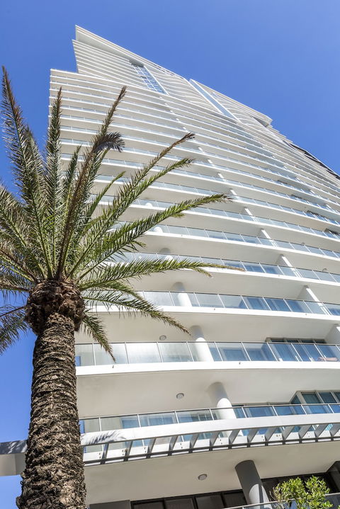 Artique Surfers Paradise - Northern Rivers Accommodation 2