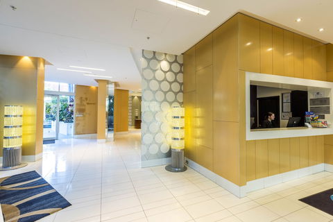 Artique Surfers Paradise - Northern Rivers Accommodation 6