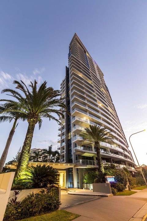 Artique Surfers Paradise - Northern Rivers Accommodation 0