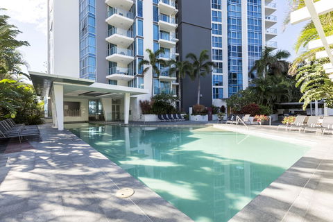 Artique Surfers Paradise - Northern Rivers Accommodation 4