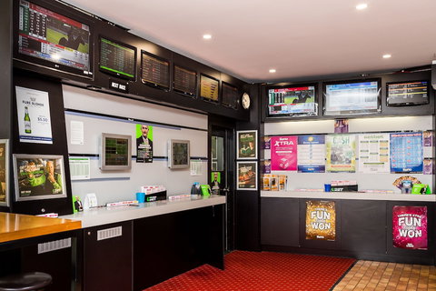 Edgewater Hotel - Northern Rivers Accommodation 1