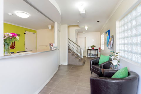 Redcliffe Motor Inn - Northern Rivers Accommodation 0