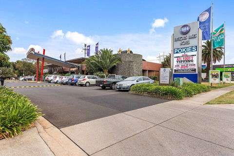 Quality Hotel Taylors Lakes - Northern Rivers Accommodation 4