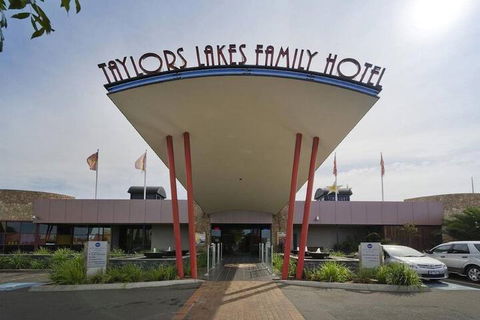 Quality Hotel Taylors Lakes - Northern Rivers Accommodation 1