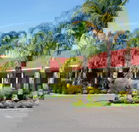 Pines Country Club Motor Inn - Northern Rivers Accommodation