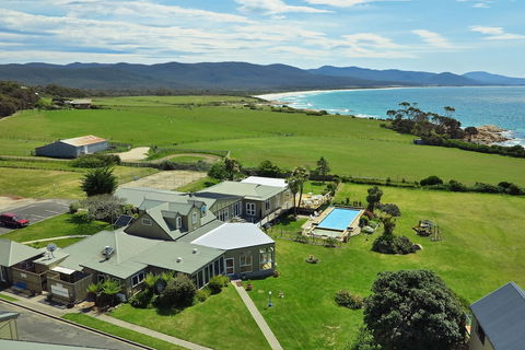Diamond Island Resort & Bicheno Penguin Show - Northern Rivers Accommodation 2