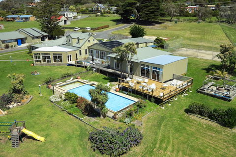 Diamond Island Resort & Bicheno Penguin Show - Northern Rivers Accommodation 1