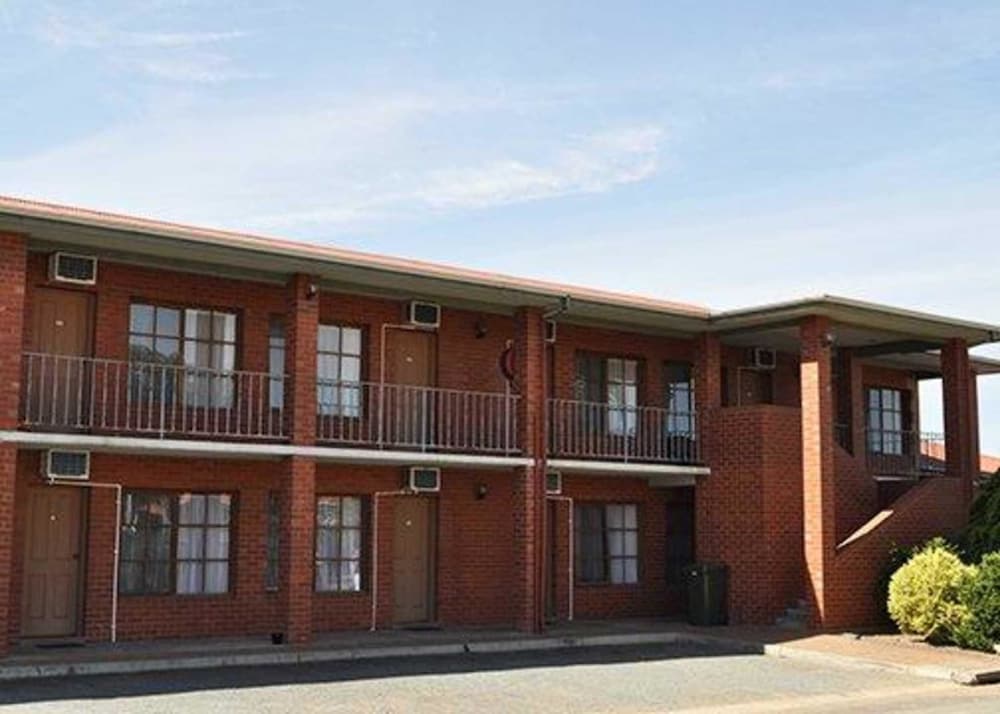 Pine Lodge VIC Northern Rivers Accommodation
