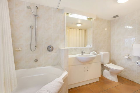 Tropic Towers Apartments - Northern Rivers Accommodation 6