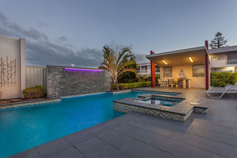 Platinum International - Northern Rivers Accommodation 0