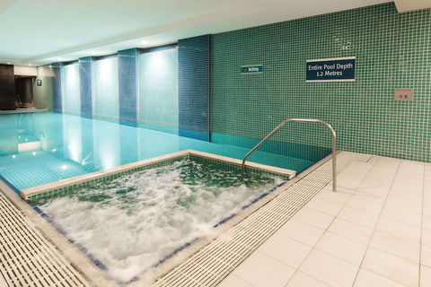 Oaks Glenelg Plaza Pier Suites - Northern Rivers Accommodation 2