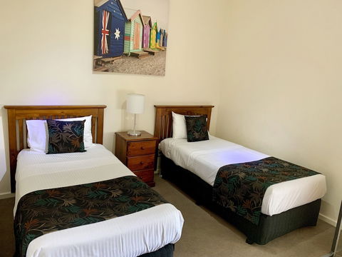 Ensenada Motor Inn And Suites - Northern Rivers Accommodation 2