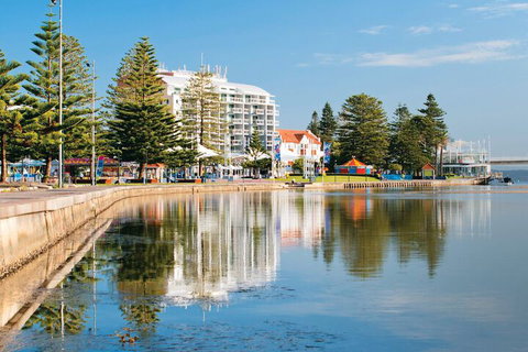 Oaks The Entrance Waterfront Suites - Northern Rivers Accommodation 5