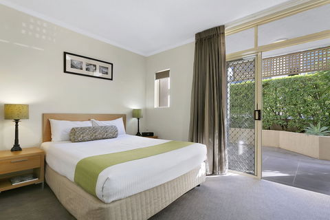 Quest On Story Bridge - Northern Rivers Accommodation 6