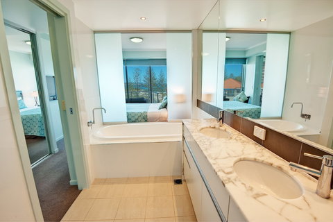 Reflection Tower Two - Northern Rivers Accommodation 3