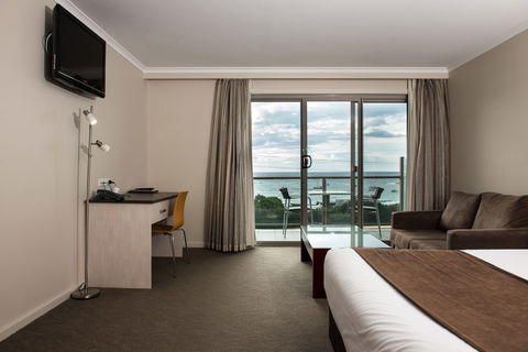 Beachfront At Bicheno - Northern Rivers Accommodation 5