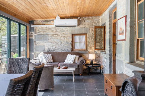 Reillys Wines Heritage Cottages - Northern Rivers Accommodation 7
