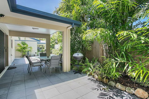 Kewarra Beach Retreat 1 - Northern Rivers Accommodation 4