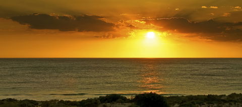 Scarborough & Absolutely Beachfront - Northern Rivers Accommodation 5