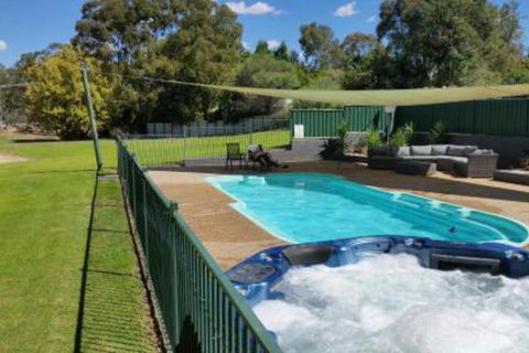 Early Settlers Motel Tocumwal - Northern Rivers Accommodation 0