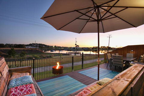 Lakeside Deck House - Northern Rivers Accommodation 1