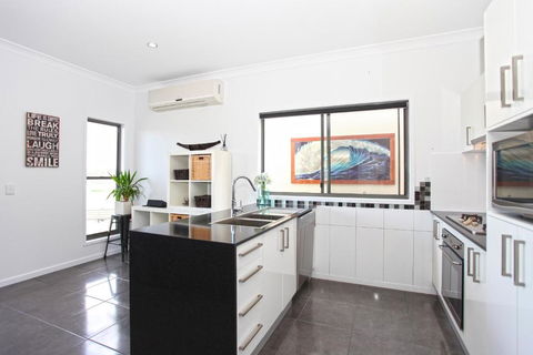 Lakeside Deck House - Northern Rivers Accommodation 4