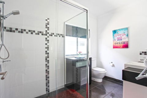 Lakeside Deck House - Northern Rivers Accommodation 2