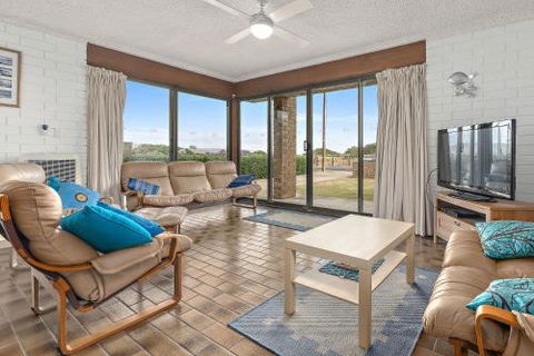 Sun & Surf Aldinga Beach Apartment - Northern Rivers Accommodation 5
