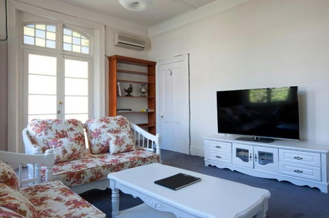 Lowena Cafe And Accommodation - Northern Rivers Accommodation 6