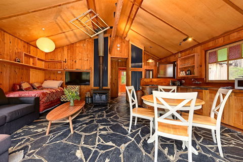 Saintys Creek Cottage - Northern Rivers Accommodation 6
