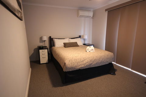 Port Vincent Motel & Apartments - Northern Rivers Accommodation 4