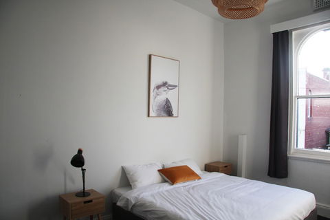 College Lawn Hotel - Hostel - Northern Rivers Accommodation 1