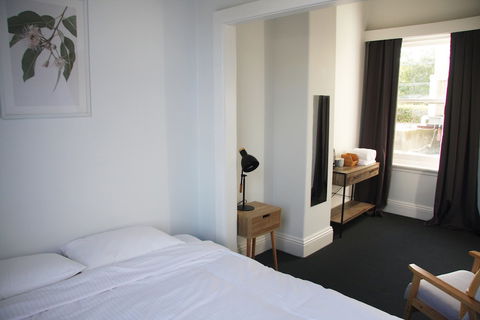 College Lawn Hotel - Hostel - Northern Rivers Accommodation 3