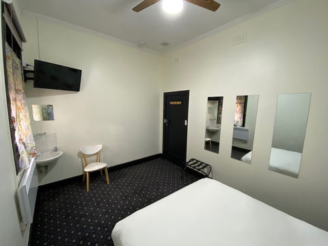 Rooms At Carboni's - Northern Rivers Accommodation 1