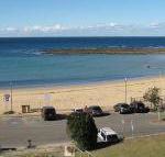 Toowoon Beach View 3br Villa 4 just steps to beach with views - Northern Rivers Accommodation