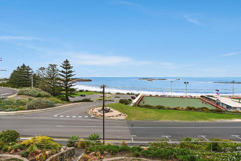 The Dolphins Beachfront Apartments - Northern Rivers Accommodation 6