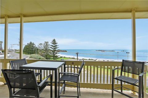 The Dolphins Beachfront Apartments - Northern Rivers Accommodation 3