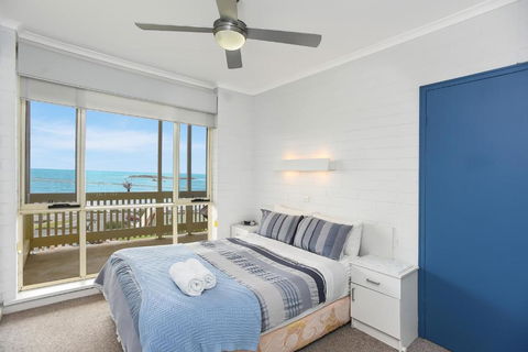 The Dolphins Beachfront Apartments - Northern Rivers Accommodation 1