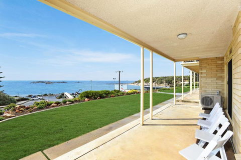 The Dolphins Beachfront Apartments - Northern Rivers Accommodation 2