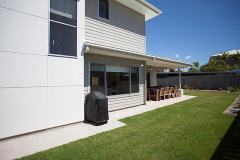 Petrie Beach Holiday Home - Northern Rivers Accommodation 4