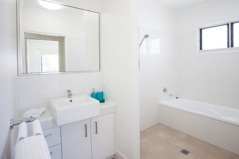 Petrie Beach Holiday Home - Northern Rivers Accommodation 6