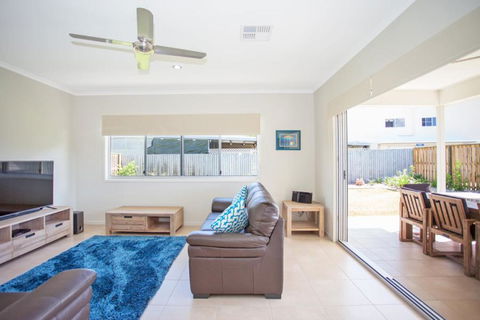 Petrie Beach Holiday Home - Northern Rivers Accommodation 5